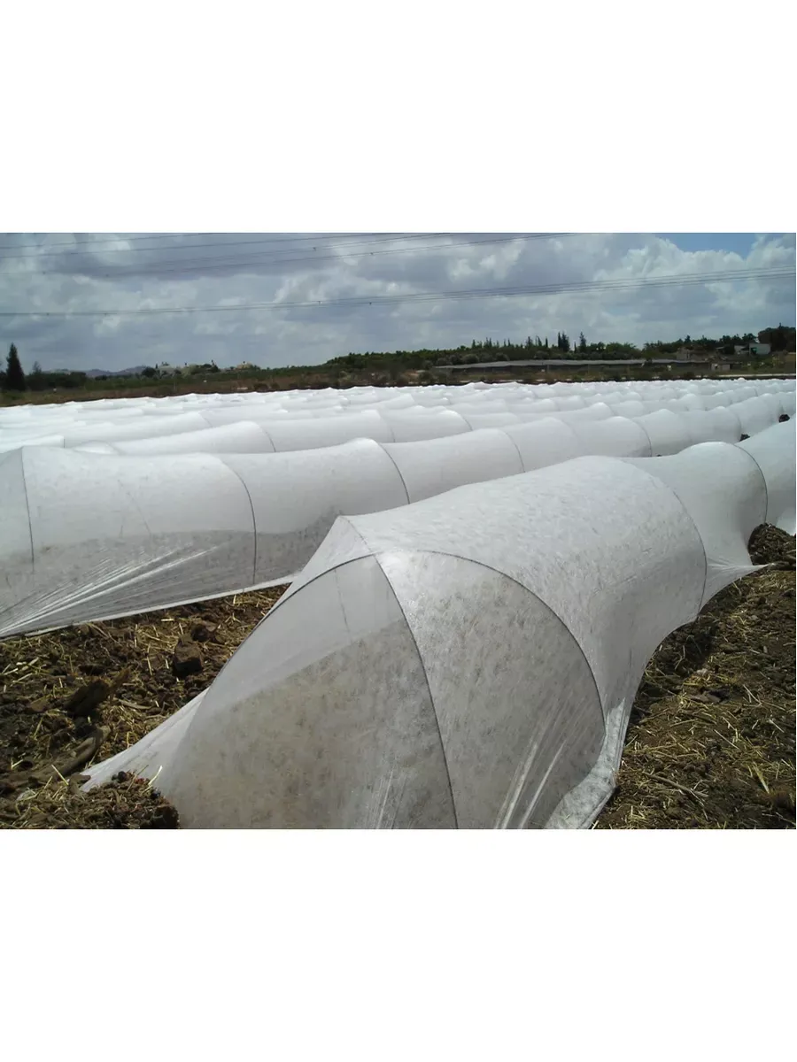 Укрывной материал спанбонд СУФ №17 размер 3,2х10м, белый Укрывной материал спанбонд СУФ №17 размер 3,2х10м, белый