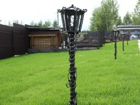 Кованые садовые светильники