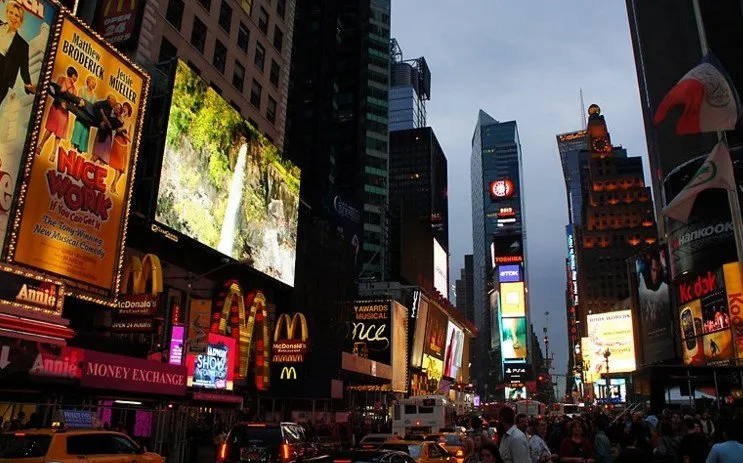 Светящаяся реклама