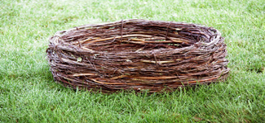 Гнездо для аистов плетеное